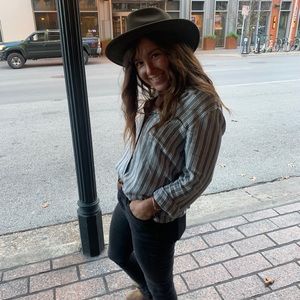 Meet your Posher, Bailey